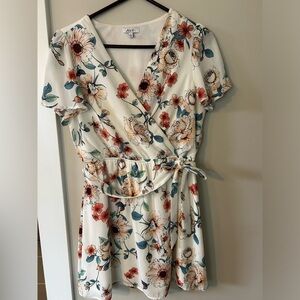 AUI white floral v-neck dress with wait tie. Women’s Large